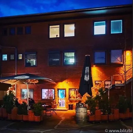 Hafentraum Indoorcampinghostel Ostello *