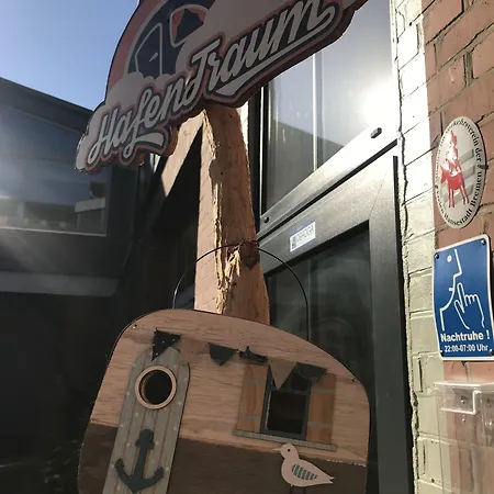 Hafentraum Indoorcampinghostel Hostal Brema