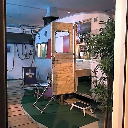 Хостел Hafentraum Indoorcampinghostel Бремен