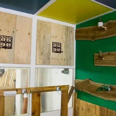 Хостел Hafentraum Indoorcampinghostel Бремен
