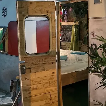 Hafentraum Indoorcampinghostel * Brême